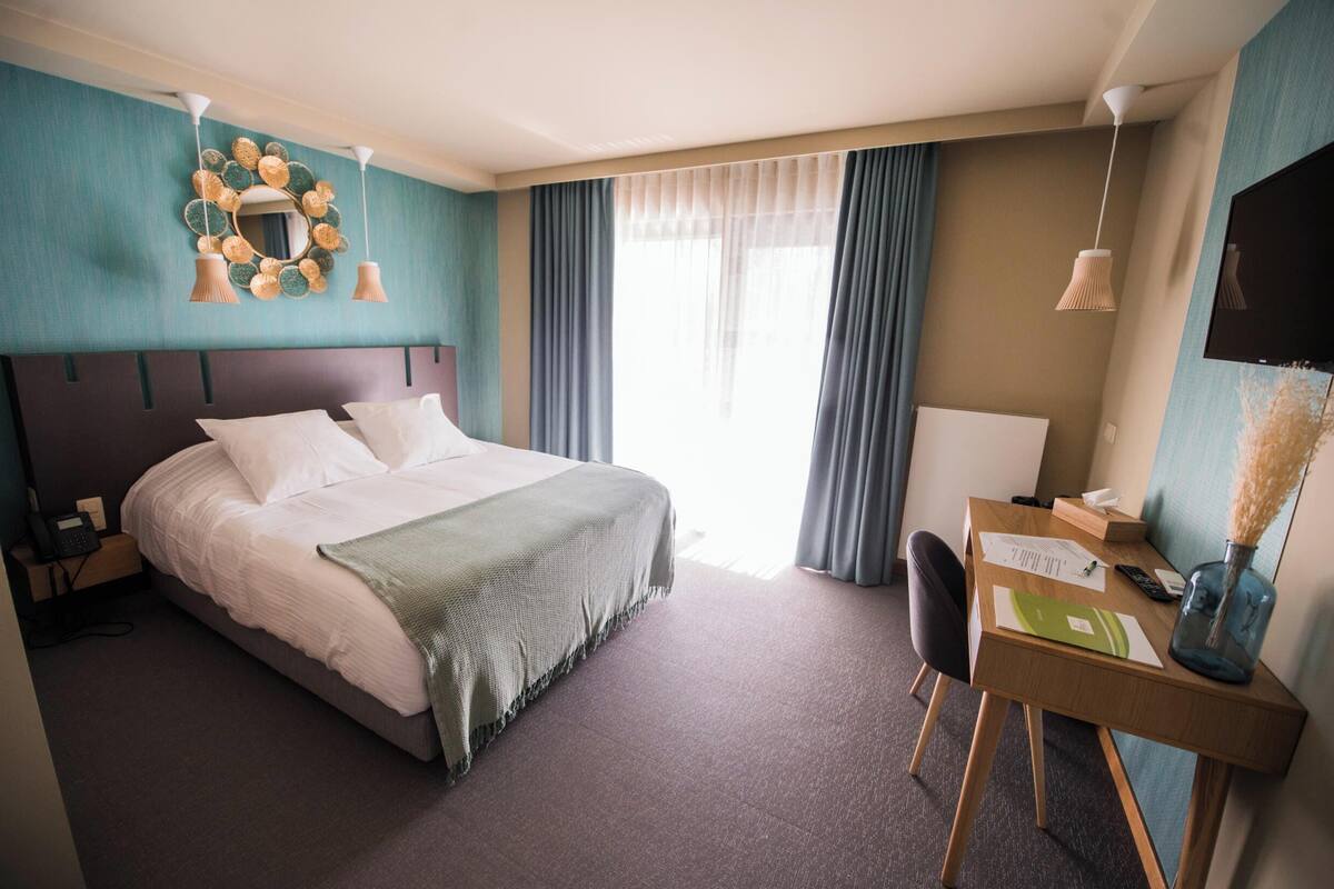Standard Double Room, Balcony, Lake View | Premium bedding, in-room safe, desk, laptop workspace