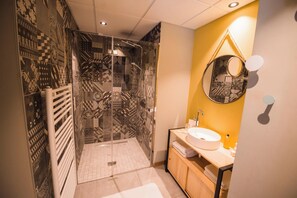 Shower, free toiletries, hair dryer, towels