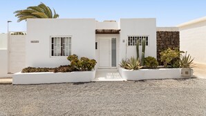 Unclassified image, 3 of 33, button - Casa Keiley by EscapeHome (Puerto del Carmen)