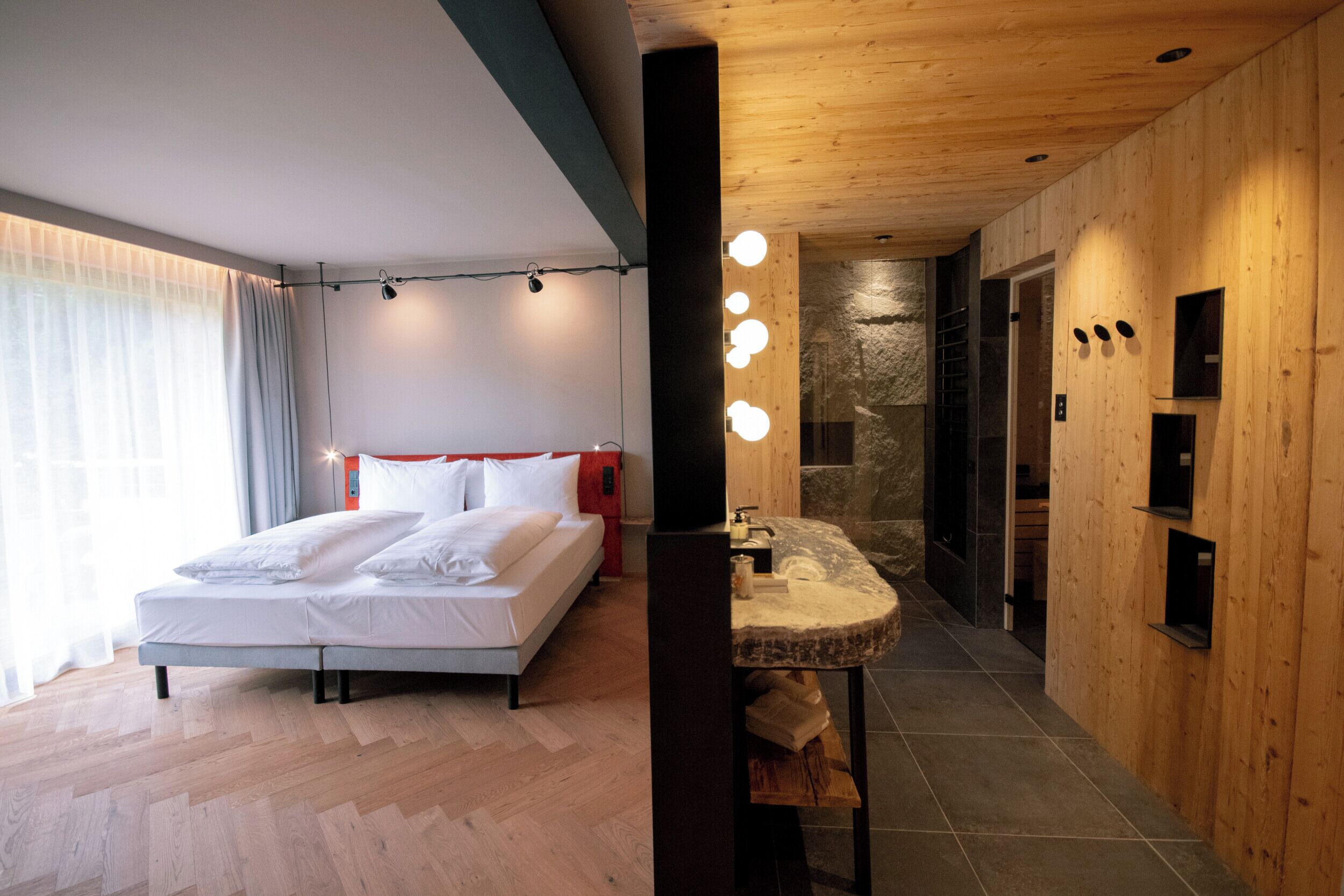 Camera Comfort con Sauna | Caja fuerte, cortinas opacas, wifi gratis