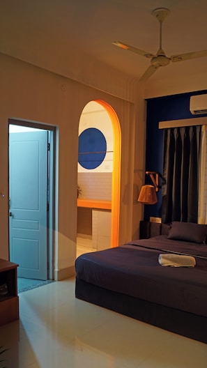 Free WiFi, bed sheets