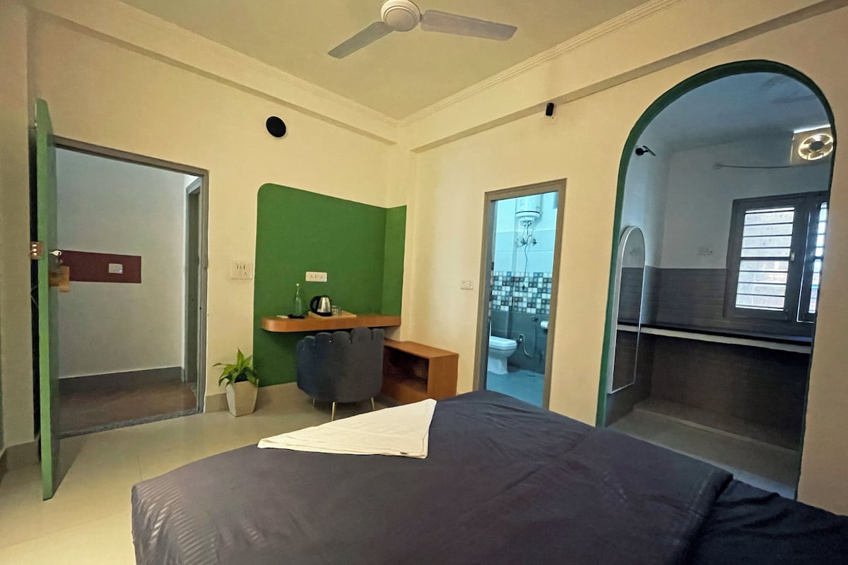 Superior Studio | Free WiFi, bed sheets