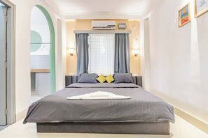 Superior Studio Room | Free WiFi, bed sheets - Hostel De Offlanders Rishikesh • Stay • Connect • Explore (Rishikesh)