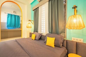 Superior Studio Room | Free WiFi, bed sheets - Hostel De Offlanders Rishikesh • Stay • Connect • Explore (Rishikesh)