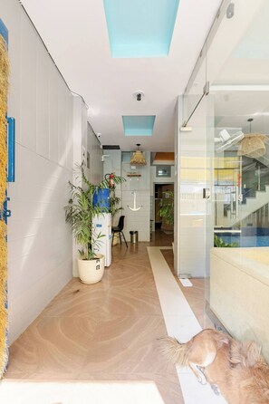 Lobby - Hostel De Offlanders Rishikesh • Stay • Connect • Explore (Rishikesh)