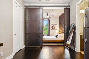 Schreibtisch, Bügeleisen/Bügelbrett, kostenloses WLAN, Bettwäsche