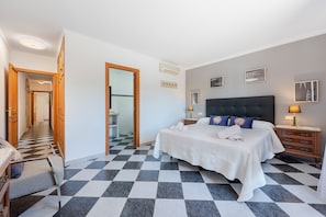 4 chambres, fer et planche à repasser, Wi-Fi gratuit, draps fournis