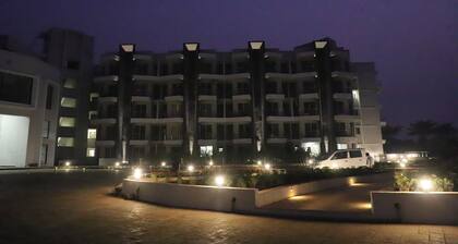 Ivy Bliss Studio 05 with Pool, Karjat