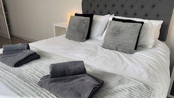 1 bedroom, iron/ironing board, internet, bed sheets