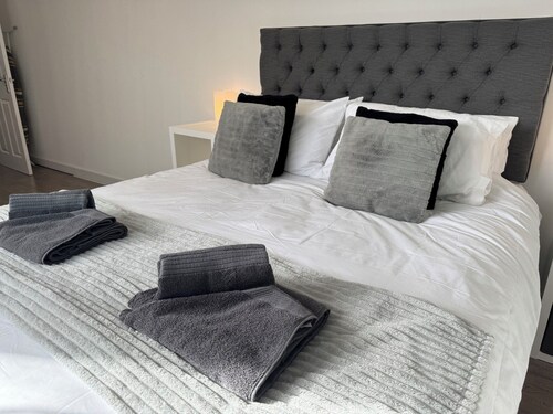 Delightful Self Contained Garden View Retreat