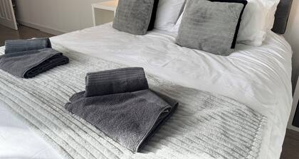 Delightful Self Contained Garden View Retreat