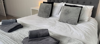 Delightful Self Contained Garden View Retreat