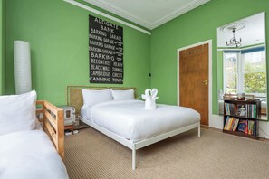 2 bedrooms, iron/ironing board, internet, bed sheets