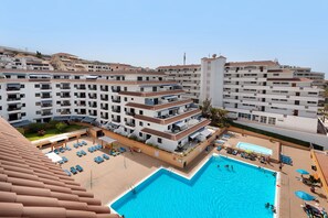 Unclassified image, 3 of 29, button