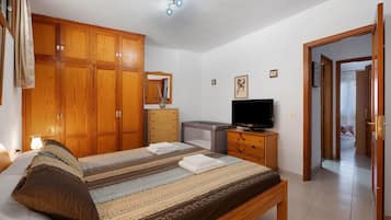 2 dormitoris, planxa i posts de planxar, wifi i roba de llit