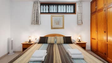 2 chambres, fer et planche Ă repasser, Wi-Fi, draps fournis