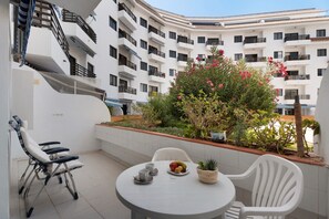 Unclassified image, 4 of 29, button