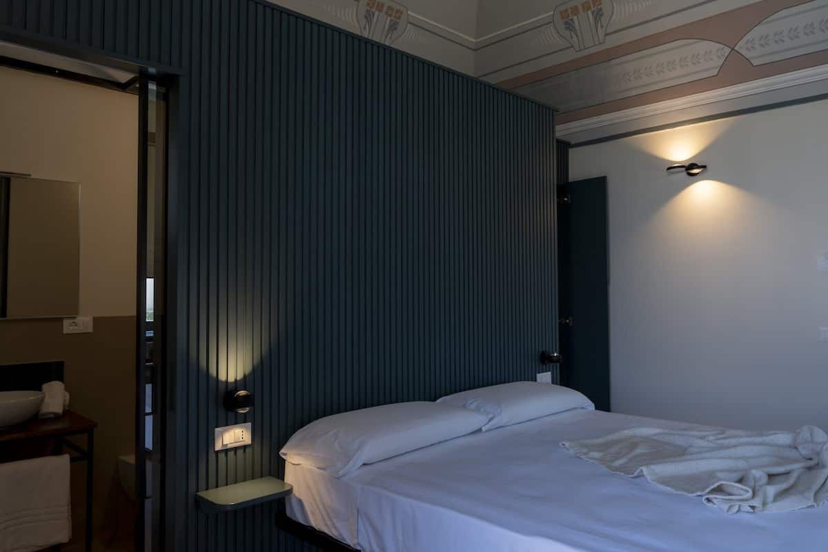 Comfort-Doppel- oder -Zweibettzimmer, 2 Schlafzimmer, Nichtraucher, Blick auf den Innenhof | Minibar, Zimmersafe, Schreibtisch, Verdunkelungsvorhänge