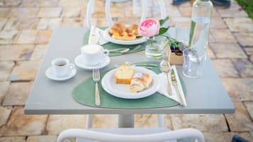 Colazione a buffet inclusa, servita tutte le mattine