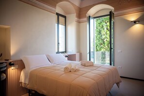 Deluxe Double or Twin Room, 1 Bedroom, Balcony, Courtyard View | Minibar, in-room safe, individually decorated, individually furnished - casale della vittoria (Taranto)