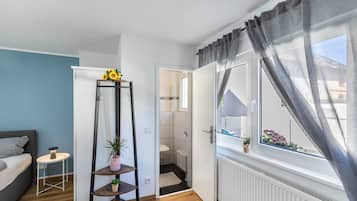 Dusche, Haartrockner, Handtücher