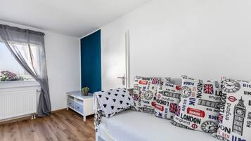 1 habitación, tabla de planchar con plancha, wifi y ropa de cama