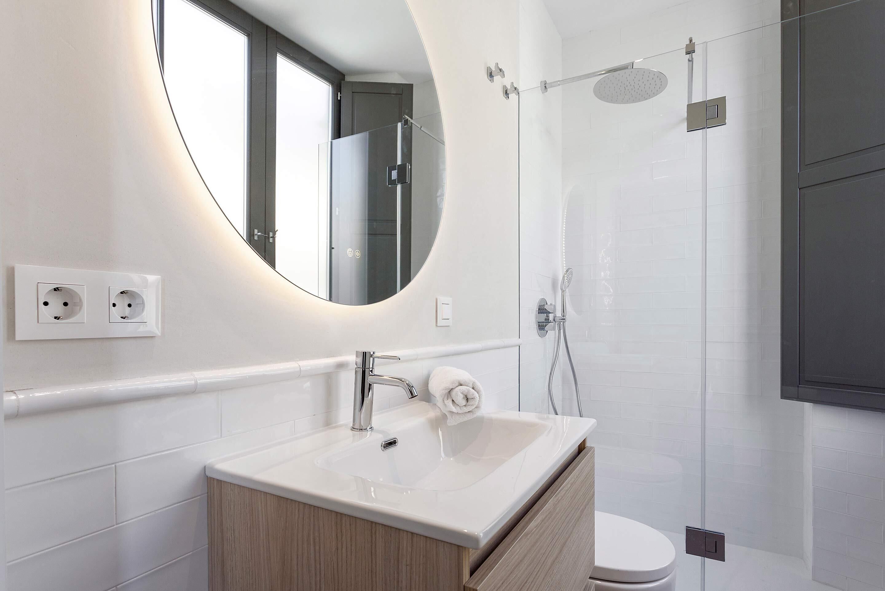 Appartement (2 Bedrooms) | Badkamer | Gratis toiletartikelen, een haardroger, handdoeken, zeep