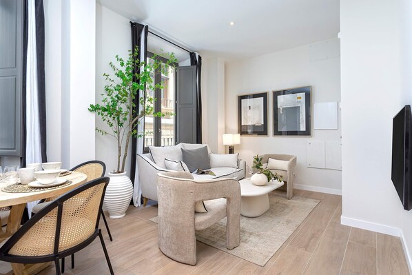 Apartment (2 Bedrooms) | Living area