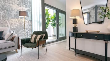 Íbúð (2 Bedrooms) | Stofa