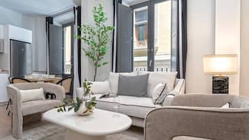 Íbúð (2 Bedrooms) | Stofa