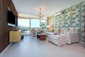 TV - Amazing 3BD apt and Pool. Señorío de Aloha (Marbella)