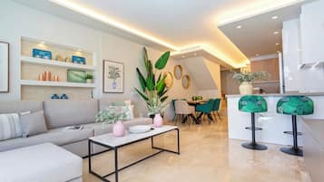 Apartment (3 Bedrooms) | Living area | TV