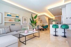 Apartamento (3 Bedrooms) | Área de estar | TV