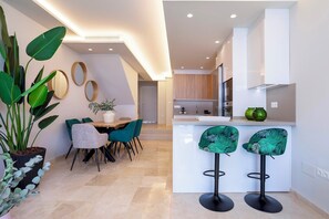 公寓 (3 Bedrooms) | 私人厨房 | 大冰箱、微波炉、烤箱、炉灶