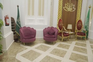 Lobby sitting area - Al Resala Al Masi Hotel (Makkah)