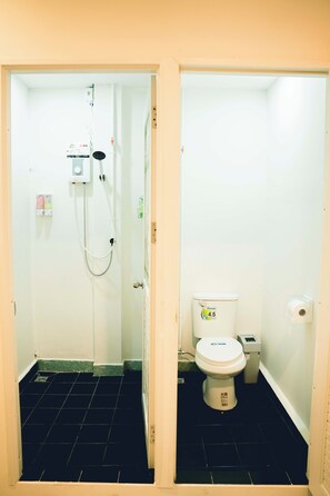 Deluxe Shared Dormitory, City View | Bathroom - Comfy Corner Hostel (Bangkok)