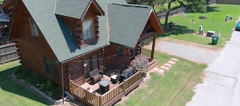 Cozy Cabin Steps From The Little Red River
