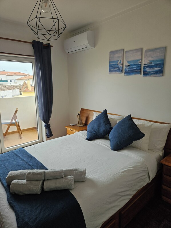 2 bedrooms, iron/ironing board, internet, bed sheets