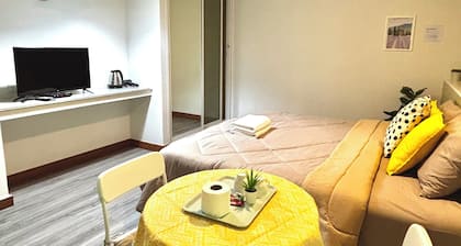 Kina's Place 1-bedroom / 1min walk to Fashion Island with Free Wifi Free parking