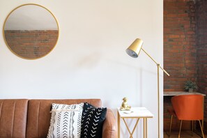 Exklusivt loft - icke-rökare | Vardagsrum | 32-tums smart-tv med digitalkanaler, Netflix och Hulu