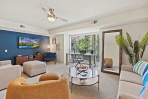 TV, offices - Sunset Palmar – Perfect Vacay or Work Stay! (Palm Springs)