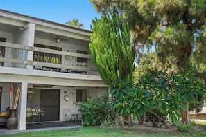 Terrace/patio - Palm Springs Resort Condo with Pool & Spa Sleeps 3 (Palm Springs)