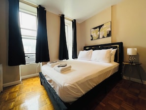 Bügeleisen/Bügelbrett, Reisekinderbett, kostenloses WLAN, Bettwäsche