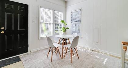 Lafayette Getaway-a Cozy Private Bedroom Close to Downtown With Shared Spaces