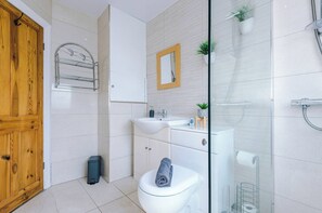 House | Bathroom - 16 Hayfield Road (Salford)