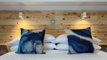 3 habitaciones, tabla de planchar con plancha, wifi y ropa de cama