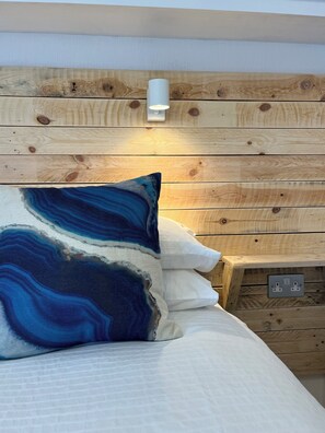 3 habitaciones, tabla de planchar con plancha, wifi y ropa de cama