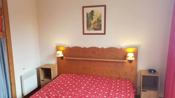 Apartemen | 2 kamar tidur dan dilengkapi dengan perabotan berbeda-beda