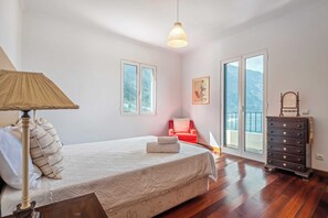 4 bedrooms, WiFi, bed sheets