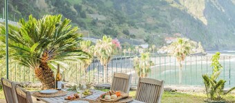 Quaint 4-bedroom country house in Seixal